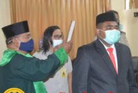 M. Husain Salampessy dilantik sebagai PPAT di ruang kerja Kepala BPN Kota Ambon, Senin (18/1). Foto: Humas BPN Kota Ambon.