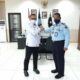Kalapas Kelas II Ambon Saiful Sahri Kanan dan Kepala BNNP Maluku Brigjen Pol. M. Z. Muttaqien kiri. Foto Humas Lapas Ambon.