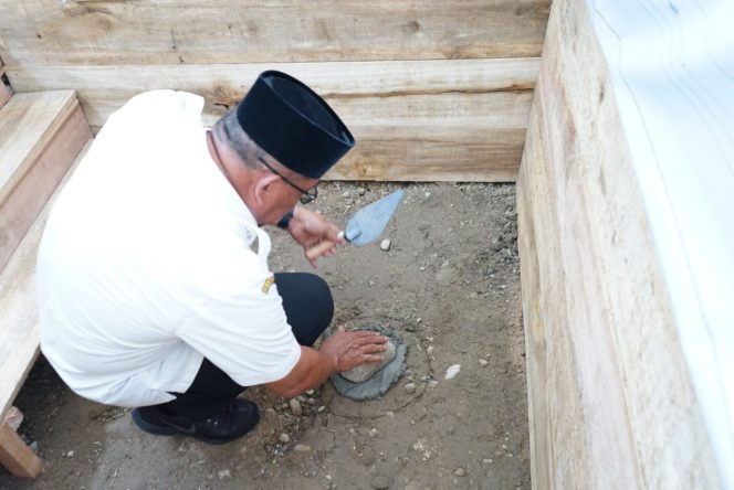 
 Gubernur Maluku Letakan Batu Pertama Pembangunan Masjid Asrama Haji Waiheru
