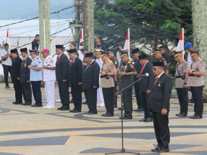 
Jelang HUT ke-77 Pemprov Maluku, Gubernur Maluku Pimpin Upacara Ziarah Makam Pahlawan